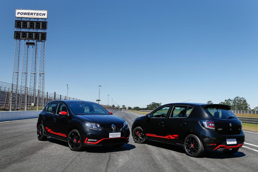  Renault Sandero R.S. 2.0 Racing Spirit 2017 года  (фото 20 из 30)